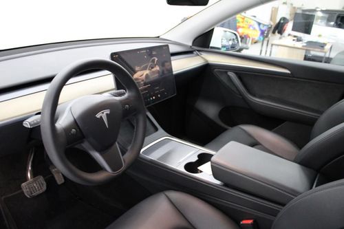 Tesla Model Y - Photo 11