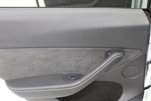 Tesla Model Y - Photo 23