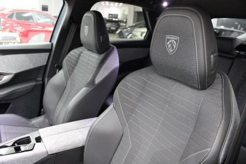 Peugeot E-3008 - Photo 11