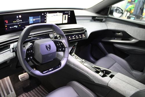 Peugeot E-3008 - Photo 12