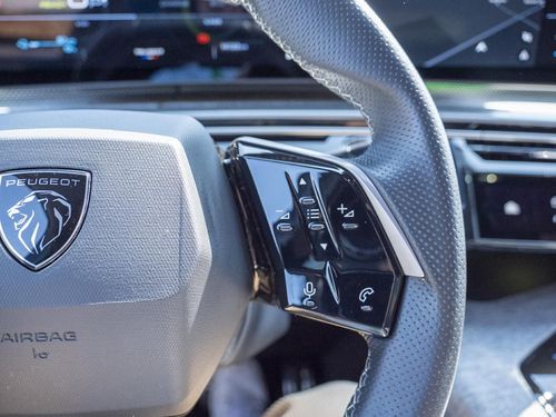 Peugeot E-3008 - Photo 31