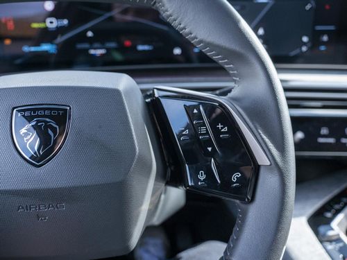 Peugeot E-3008 - Photo 32