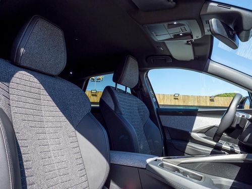 Peugeot E-3008 - Photo 18