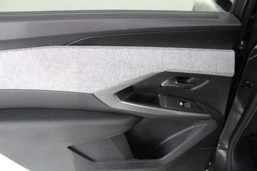 Peugeot E-5008 - Photo 13