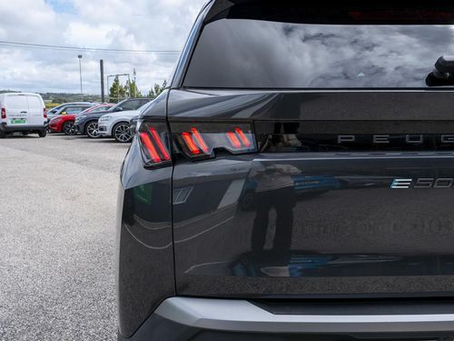 Peugeot E-5008 - Photo 12