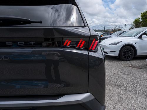 Peugeot E-5008 - Photo 13