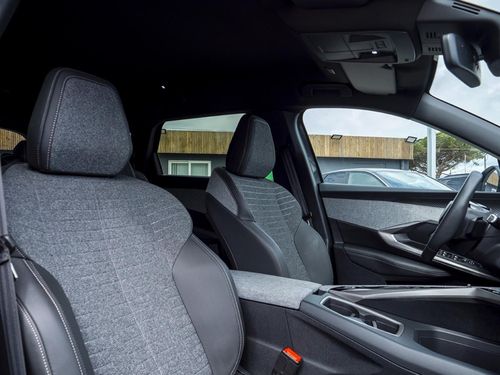 Peugeot E-5008 - Photo 22