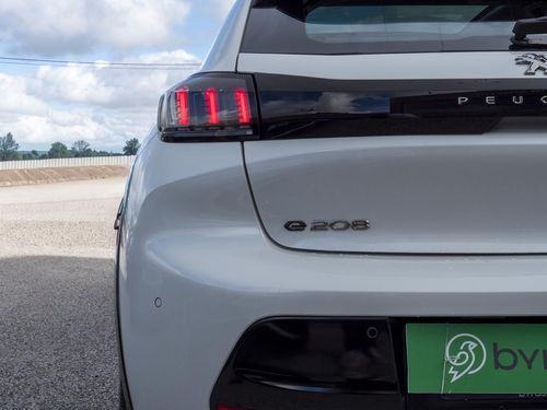 Peugeot e-208 - Photo 11