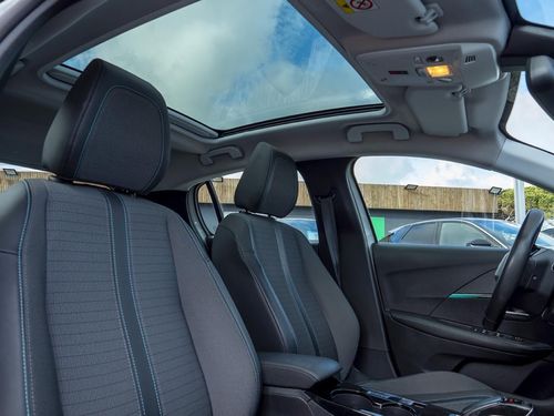 Peugeot e-208 - Photo 19