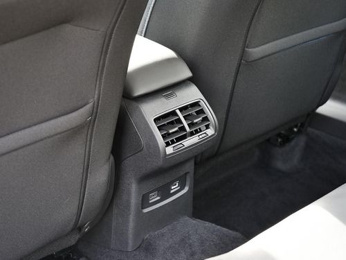 Citroen e-C4 X - Photo 22