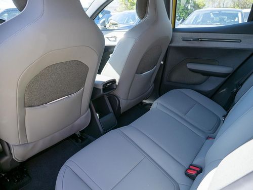 Volvo EX30 - Photo 27