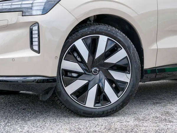 Volvo EX90 - Photo 2
