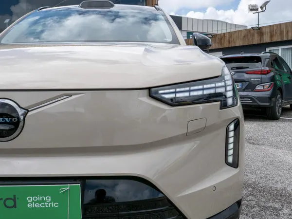 Volvo EX90 - Photo 6