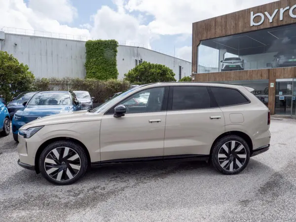 Volvo EX90 - Photo 8