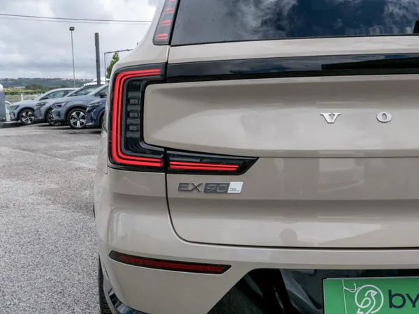 Volvo EX90 - Photo 11