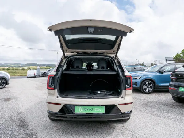 Volvo EX90 - Photo 13