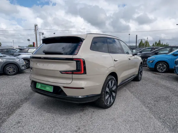 Volvo EX90 - Photo 17