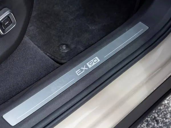 Volvo EX90 - Photo 19