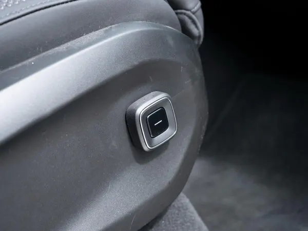 Volvo EX90 - Photo 20