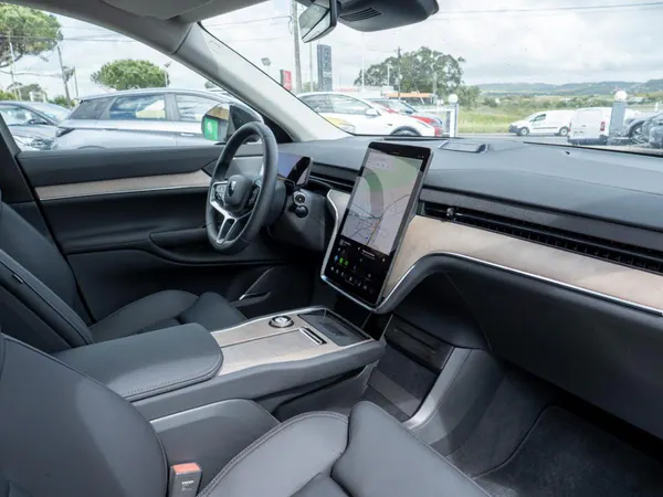 Volvo EX90 - Photo 21