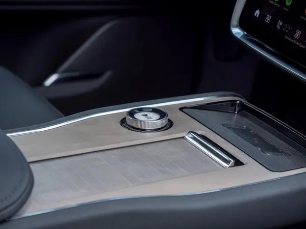 Volvo EX90 - Photo 23