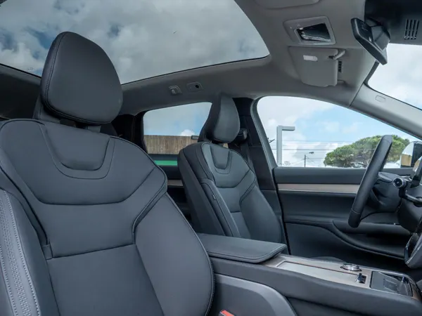 Volvo EX90 - Photo 25