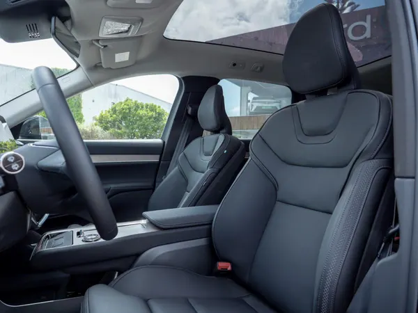 Volvo EX90 - Photo 28