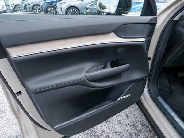 Volvo EX90 - Photo 26