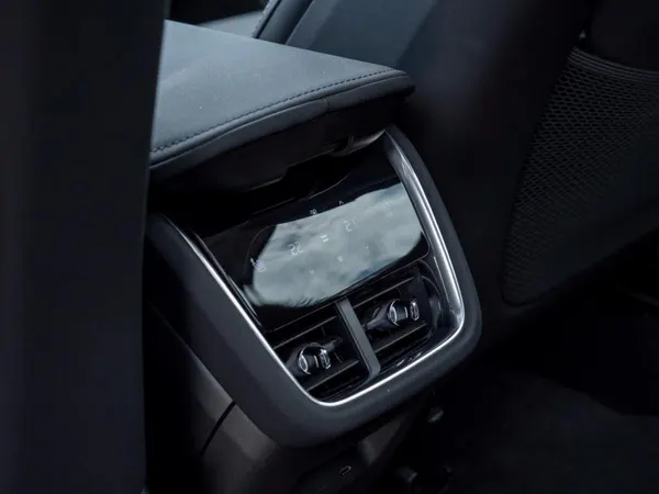 Volvo EX90 - Photo 33