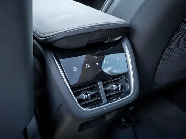 Volvo EX90 - Photo 40