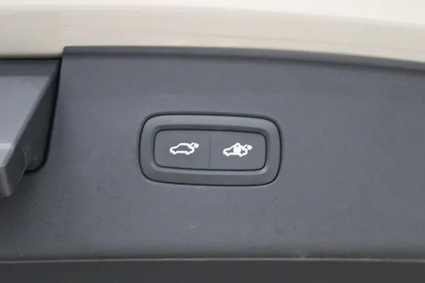 Volvo EX90 - Photo 11