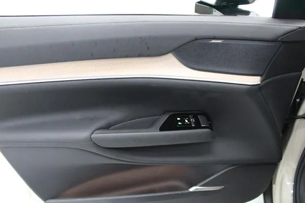 Volvo EX90 - Photo 12