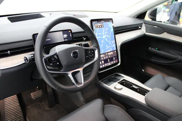 Volvo EX90 - Photo 14