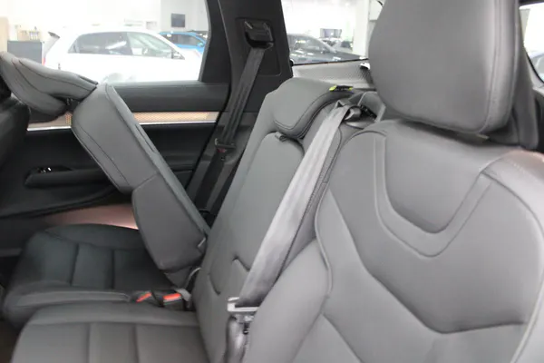 Volvo EX90 - Photo 16