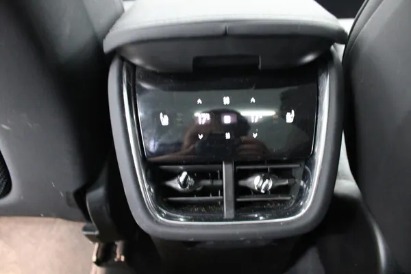 Volvo EX90 - Photo 19