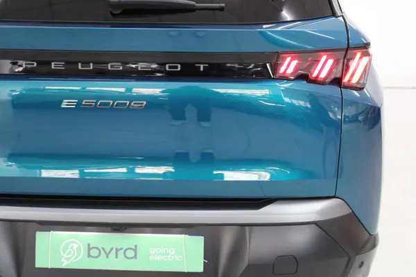 Peugeot E-5008 - Photo 7
