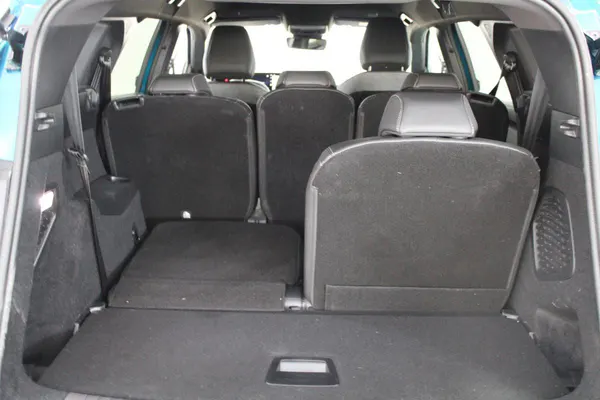 Peugeot E-5008 - Photo 9
