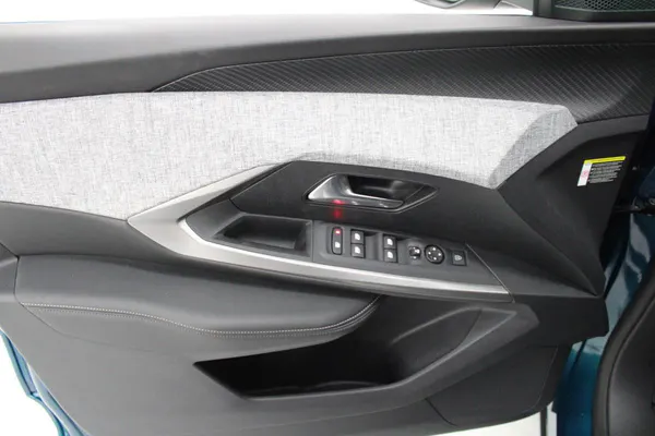 Peugeot E-5008 - Photo 11