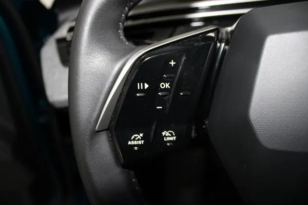 Peugeot E-5008 - Photo 18