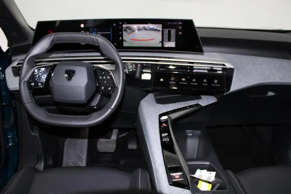Peugeot E-5008 - Photo 17