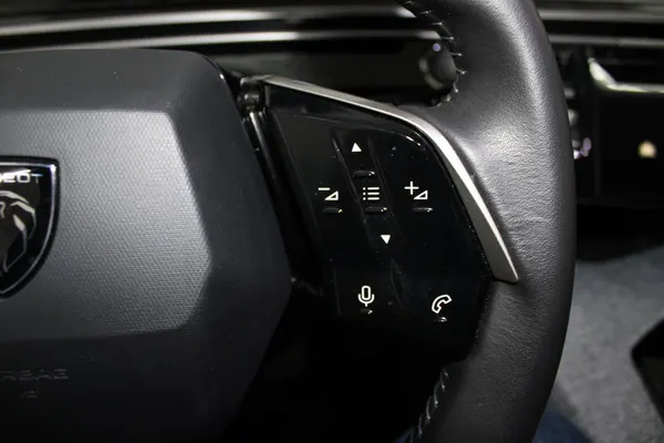 Peugeot E-5008 - Photo 19