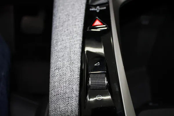 Peugeot E-5008 - Photo 23