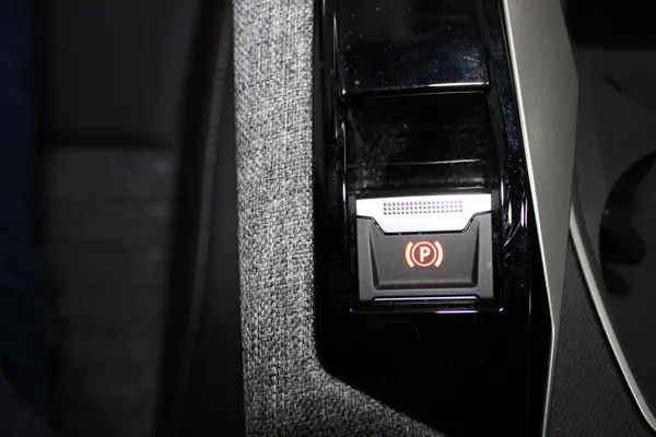 Peugeot E-5008 - Photo 24