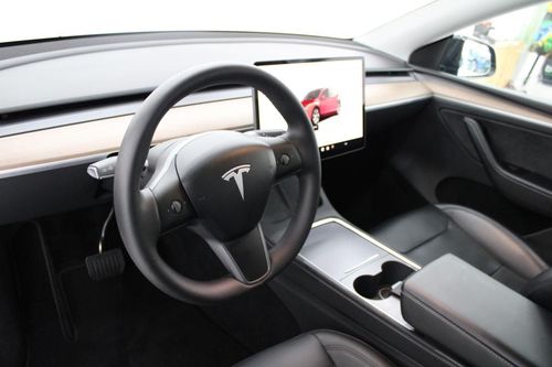 Tesla Model Y - Photo 13