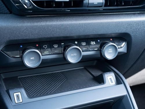 Citroen e-C4 X - Photo 32