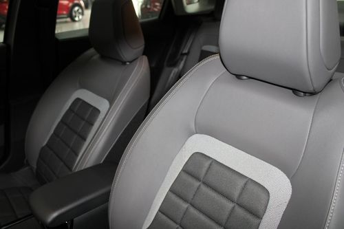 Citroen e-C4 X - Photo 11