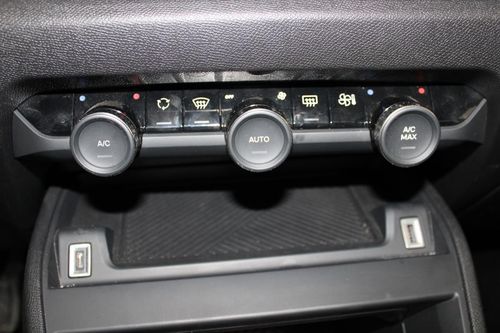 Citroen e-C4 X - Photo 18
