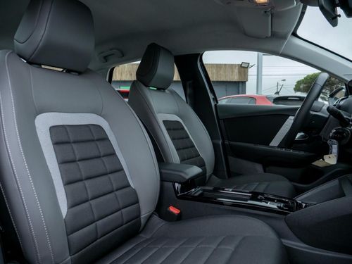 Citroen e-C4 X - Photo 18