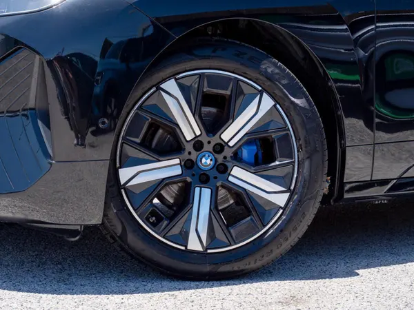 BMW iX - Photo 3