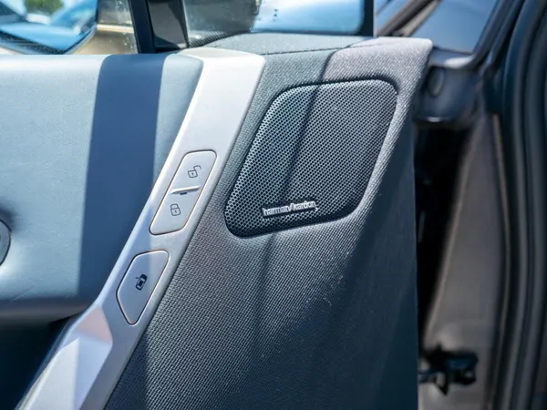 BMW iX - Photo 22
